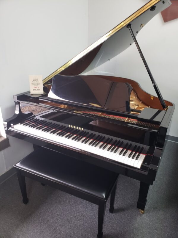 Yamaha C2 Grand Piano Polished Ebony